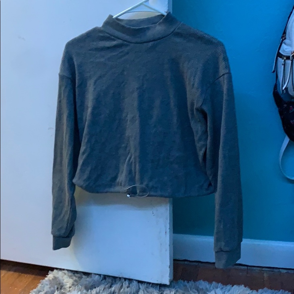 long sleeve crop top